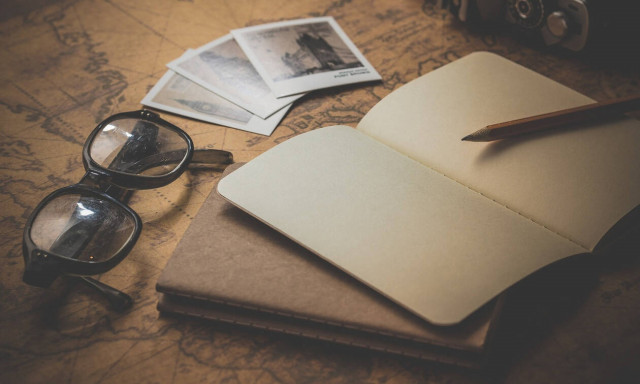 Η αγγελία που έκανε τις influencers να μαλλιοτραβιούνται: Έχεις διαβατήριο; Κάνε κι εσύ αίτηση 