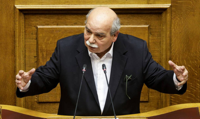 Άνω - κάτω η Βουλή μετά την επιστολή Τσίπρα σε Βούτση