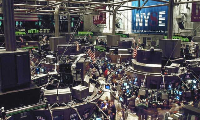 Εμπορικός πόλεμος και παγκόσμια ανάπτυξη επηρέασαν τη Wall Street - Πτώση και στο πετρέλαιο