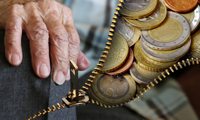 Αναδρομικά Δημοσίου: Δείτε ποιοι και πώς θα πάρουν πίσω τα «κομμένα» δώρα 