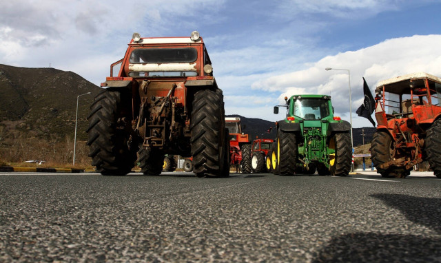 Μπλόκα αγροτών: Έκλεισαν τα Τέμπη - Προειδοποιούν ότι θα κατέβουν στην Αθήνα