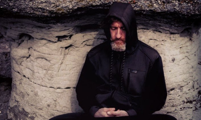 Ο πιο σιχαμερός άνθρωπος στον κόσμο - Δεν φαντάζεσαι τι αλείφει κάθε μέρα στο πρόσωπό του (pics+vid)