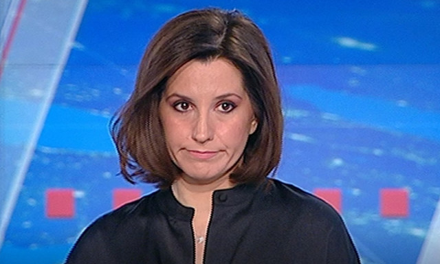 «Λύγισε» η παρουσιάστρια του ΣΚΑΙ: Τα δάκρυα κατά τη διάρκεια του δελτίου ειδήσεων (pics)