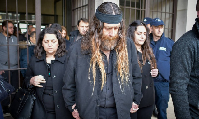 Στο εδώλιο του κατηγορουμένου ο πατέρας του Βαγγέλη Γιακουμάκη (vid)