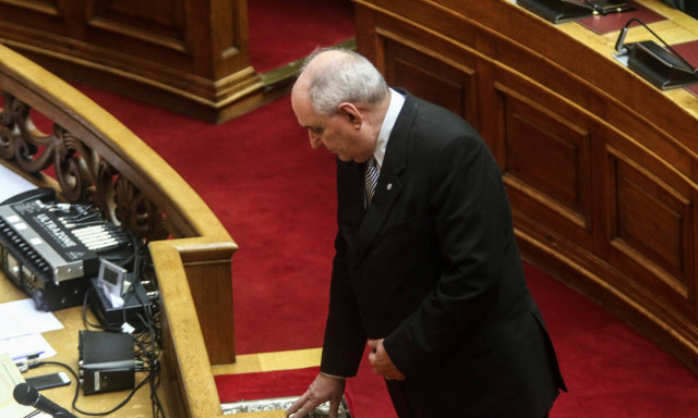 Άγριο επεισόδιο Κουίκ με Καμμένο στη Βουλή: «Ντροπή σου, έγινες ΣΥΡΙΖΑΙΟΣ στα γεράματα»