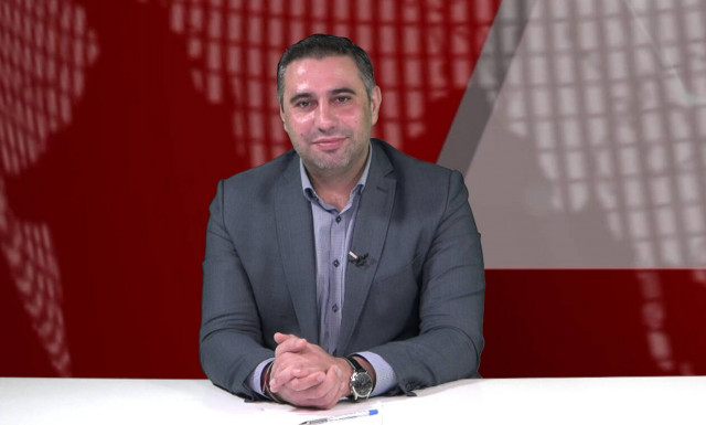 Ο Σάκης Ιωαννίδης μιλά στο Newsbomb.gr: «Θέλω να εκπροσωπήσω τη νέα γενιά» (vid)