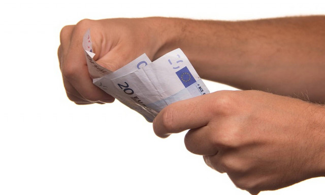 Xωρίς επιδόματα και τριετίες ο νέος κατώτατος μισθός  