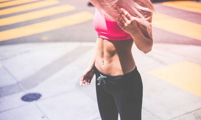 Το challenge των 10 ημερών: Απόκτησε πιο λεπτή μέση με αυτές τις εύκολες ασκήσεις