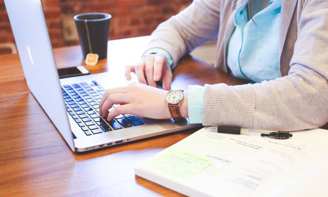 Κατώτατος μισθός: Τι ισχύει με τις τριετίες και το επίδομα γάμου