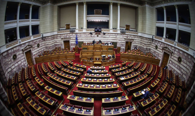 Βουλή LIVE: Η «μάχη» για τη συνταγματική αναθεώρηση