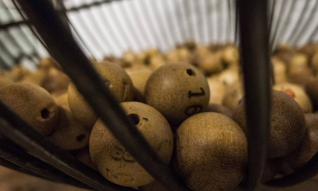 Κέρδισε 1,2 εκατ. στο Λαχείο: Δεν φαντάζεστε πώς πήγε να παραλάβει τα χρήματα! (pics)