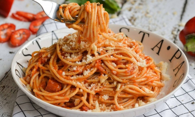 Η συνταγή της ημέρας: Σπαγγέτι με σάλτσα καπνιστής πιπεριάς