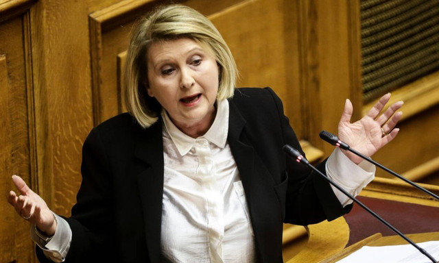 Βούλτεψη για Παπακώστα: «Όποιος έχει τη μύγα, μυγιάζεται» 