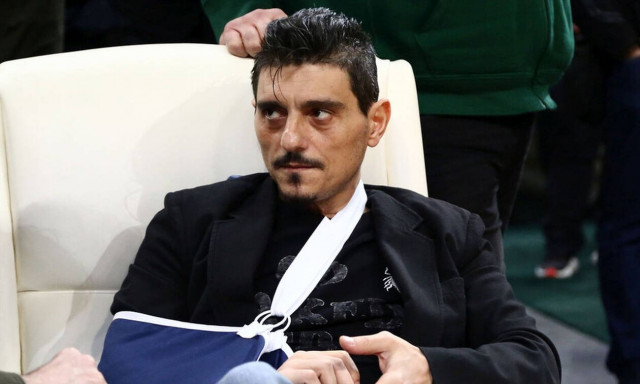 Δημόσια συγγνώμη του Δημήτρη Γιαννακόπουλου για το εσώρουχο στον πάγκο του Ολυμπιακού