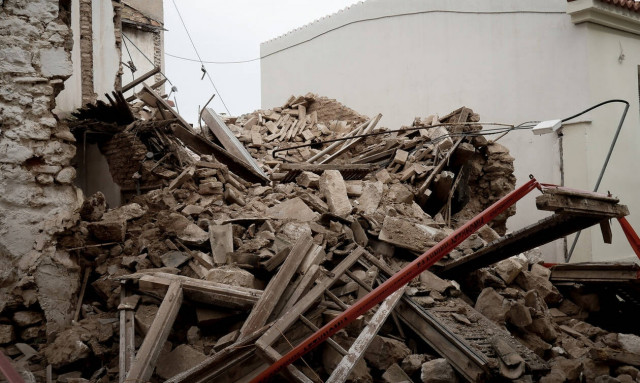 Σε συναγερμό ο Δήμος Αθηναίων: Κατεδαφίζει 13 ετοιμόρροπα κτήρια