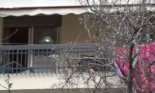 Πειραιάς: Συγκλονίζει η κόρη του άνδρα που βρέθηκε κατακρεουργημένος σε μπαλκόνι (vid)