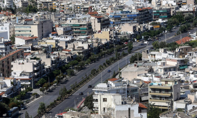 Αυξήσεις - «φωτιά» στους φόρους για σπίτια και αυτοκίνητα - Πόσα θα πληρώσετε φέτος (ΠΙΝΑΚΕΣ)