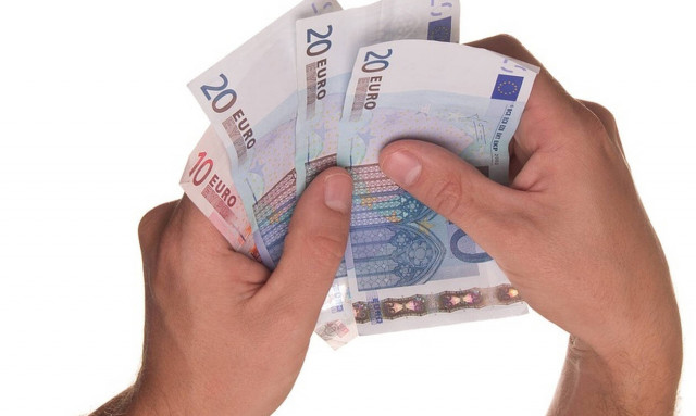 Από τους χαμηλότερους στην Ευρώπη ο κατώτατος μισθός στην Ελλάδα