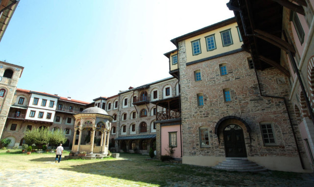 Οι θρύλοι για το άβατο του Αγίου Όρους – Τι συνέβη στους Τούρκους που θέλησαν να φέρουν τις γυναίκες