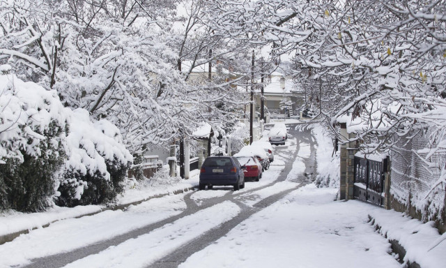 Καιρός: Η «Χιόνη» επιμένει με χιόνια, βροχές και θυελλώδεις ανέμους - Πού θα «χτυπήσει» η κακοκαιρία