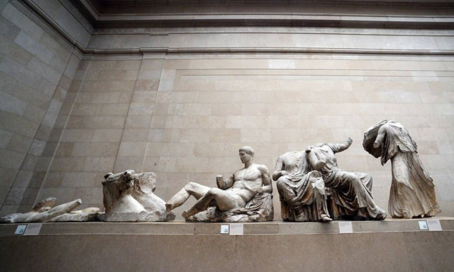 Προκαλεί αρθρογράφος του Guardian: Ας μοιραστούν Βρετανοί και Έλληνες τα γλυπτά του Παρθενώνα