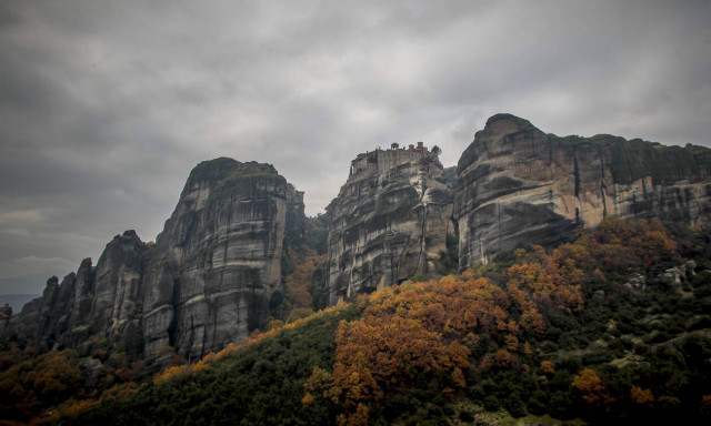 Αυτό είναι το συγκλονιστικό βίντεο από τα Μετέωρα που κάνει θραύση στο Διαδίκτυο