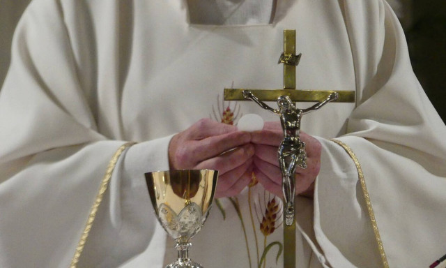 Οργή θεού: Πήγε να κλέψει ιερέα και πέθανε ακαριαία - Δείτε γιατί