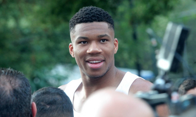 Finding Giannis: Συγκλονιστικό ντοκιμαντέρ για τη ζωή του Αντετοκούνμπο (vid)