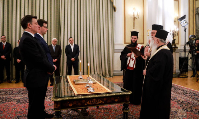 Mini-reshuffle: New ministers take oath of office at presidential mansion