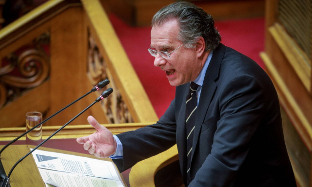 Κουμουτσάκος: «Κοτζιάς και Καμμένος υβρίζονται με όρους χαμαιτυπείου»