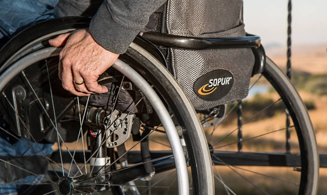 ΑμΕΑ: Μέχρι 28/2 η ανανέωση και έκδοση των νέων δελτίων μετακίνησης