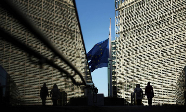 Κομισιόν: Εξάμηνη παράταση του πλαισίου ενισχυμένης εποπτείας για την Ελλάδα 