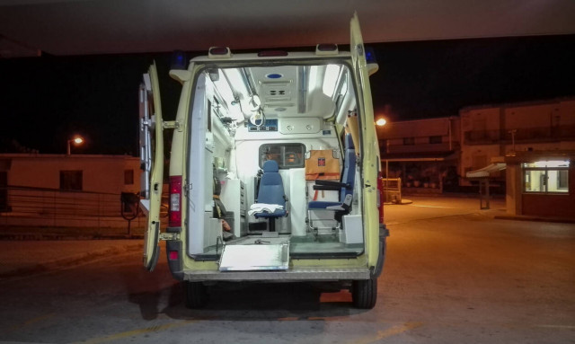 Εικόνες ΣΟΚ στο Μεσολόγγι: Λεωφορείο παρέσυρε γυναίκα με ποδήλατο