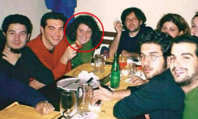 Η μυστηριώδης γυναίκα δίπλα στον Τσίπρα – Ποια είναι;
