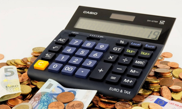 Ελεύθεροι επαγγελματίες: Αυξάνονται έως 240 ευρώ το χρόνο οι κατώτατες εισφορές