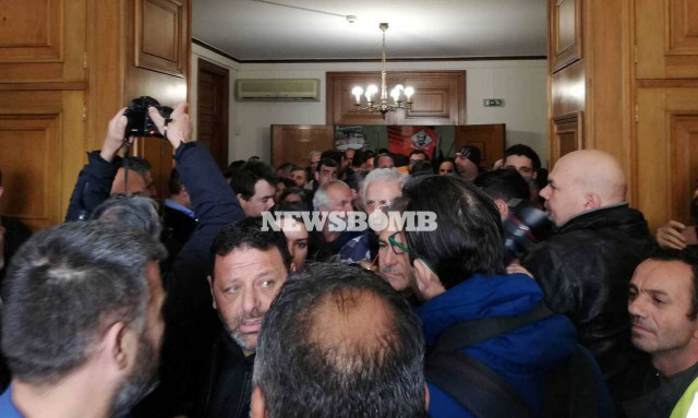 Εισβολή της ΠΟΕ - ΟΤΑ στο υπουργείο Οικονομικών - Τι δήλωσε ο Στέργιος Πιτσιόρλας (vids+pics)