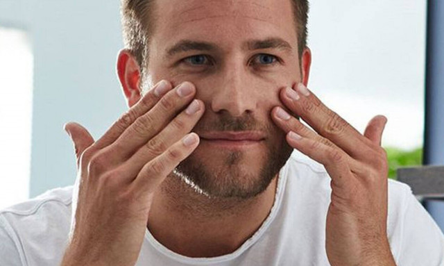 Εχεις σπυράκια; Υπάρχει τρόπος να απαλλαγείς...