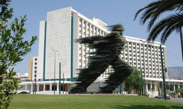 Ποιος επιχειρηματίας αγοράζει το Hilton