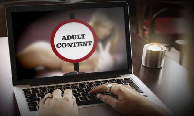 Μπαίνεις σε... πονηρές ιστοσελίδες; Προσοχή - Δες τι μπορεί να πάθεις