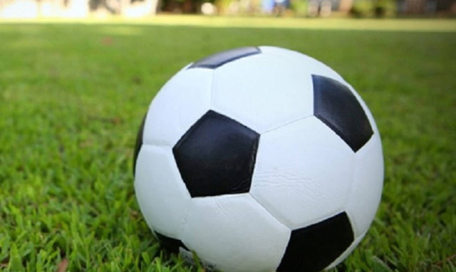 Σώθηκε από θαύμα πρώην παίκτης του Ολυμπιακού - Έπεσε κιγκλίδωμα πάνω του (video)