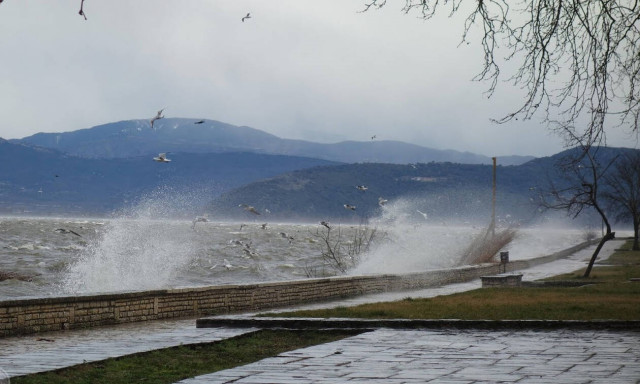 Κακοκαιρία: Οι άνεμοι σάρωσαν τα Ιωάννινα – Το βίντεο που δείχνει το μένος της φύσης