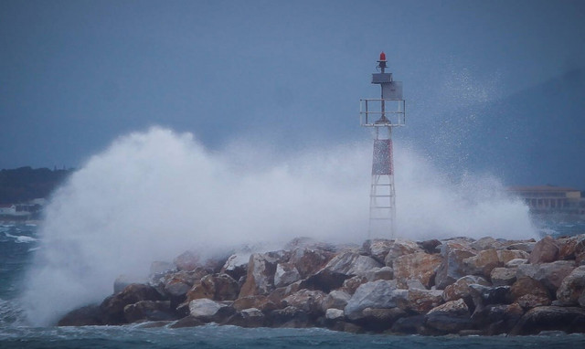 Προσάραξη φορτηγού πλοίου στη Μύκονο λόγω των ισχυρών ανέμων
