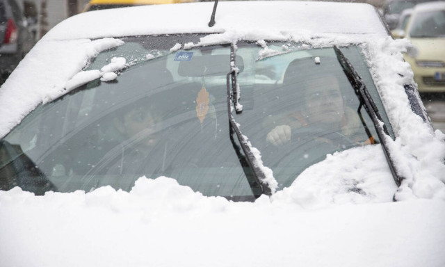 Transport throughout Greece disrupted as ''Oceanis'' weather system brings snow, high winds