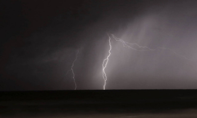 Σαρώνει η «Ωκεανίδα»: Σχεδόν 6.000 κεραυνοί έπεσαν την Κυριακή στο Ν. Αιγαίο - Ο καιρός τη Δευτέρα