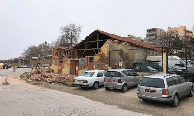 Η στιγμή της κατάρρευσης αποθήκης στο λιμάνι της Αλεξανδρούπολης (video)