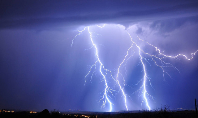 Προειδοποίηση Meteo για την κακοκαιρία: Αυτές τις περιοχές θα «πνίξουν» ισχυρές καταιγίδες