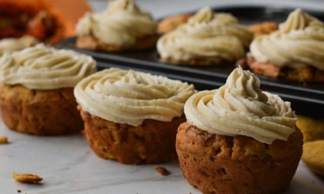 Η συνταγή της ημέρας: Cupcakes κολοκύθας με επικάλυψη κανέλας