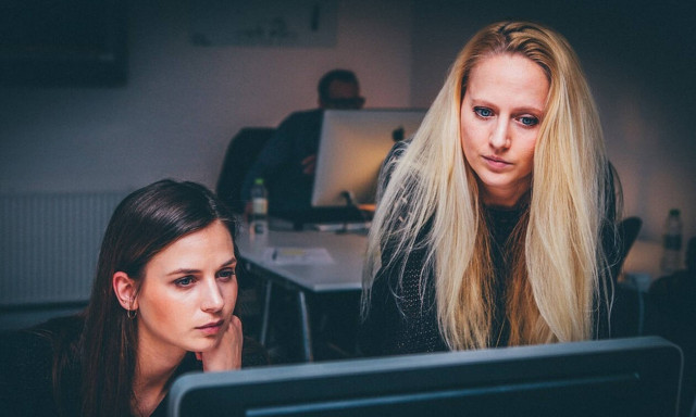 «Βόμβα» ΣΕΒ: «Ο κατώτατος μισθός μειώνεται κατά 111 ευρώ τον μήνα»