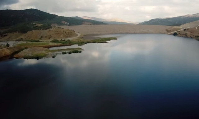 Ηράκλειο: Ξεκίνησε η υπερχείλιση στο Φράγμα Αποσελέμη