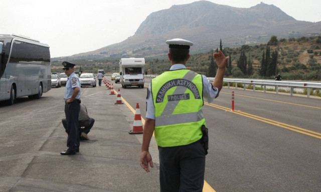Προσοχή! «Βροχή» οι κλήσεις της Τροχαίας – Η λάθος κίνηση που «καίει» τους οδηγούς (pics)